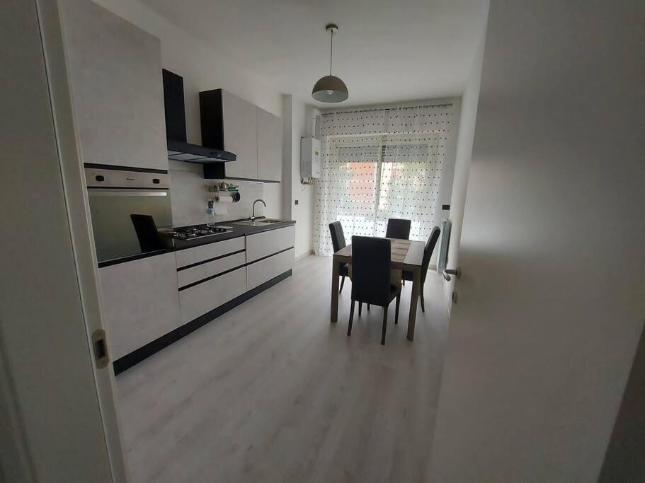 Lovely Central Apartment Pescara Exterior foto